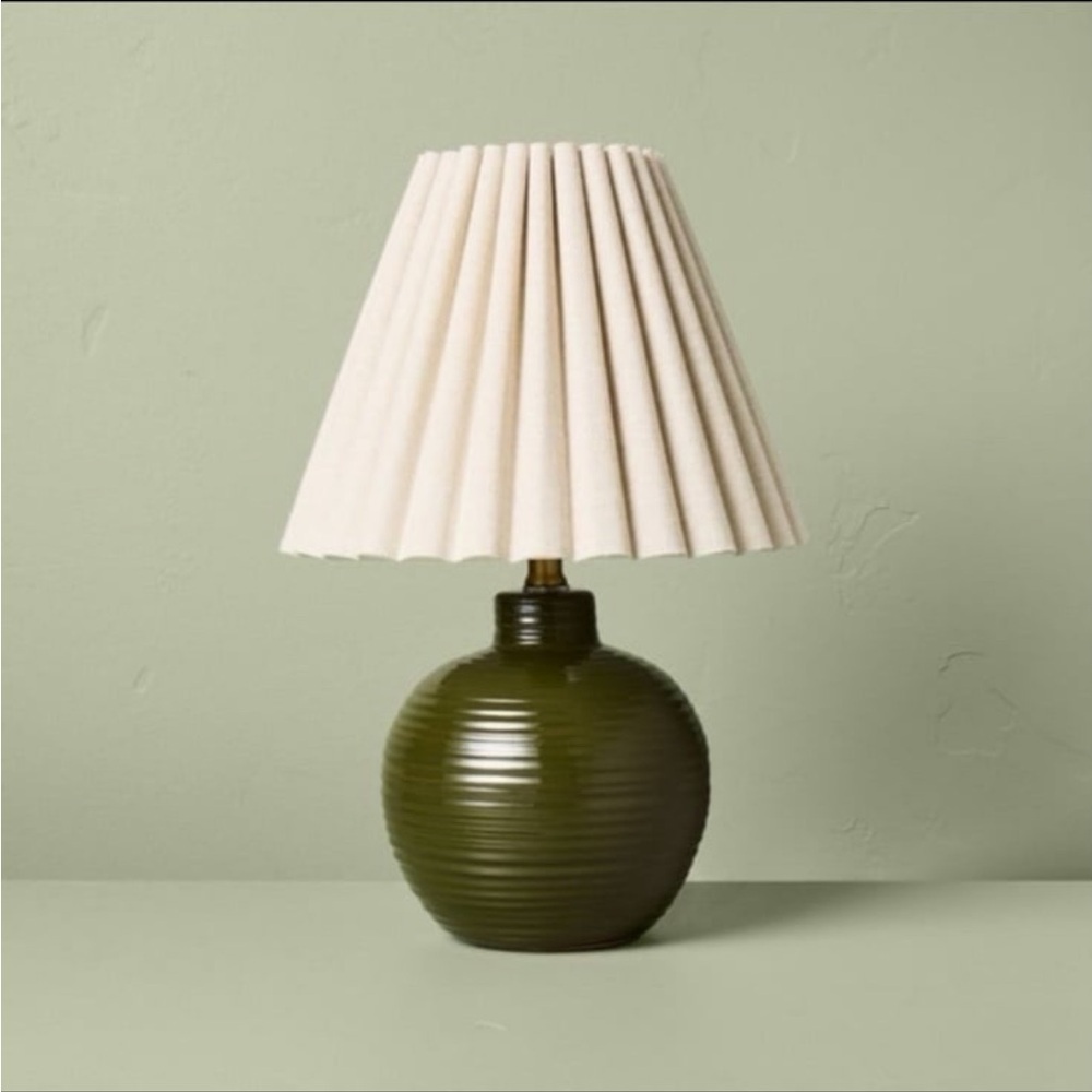 Hearth & Hand Magnolia Ribbed
Ceramic Table Lamp Green/ Oatmeal